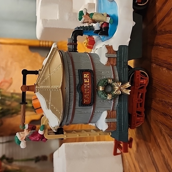 Holiday Express Water Tanker Skating Car - Picture 6 of 12